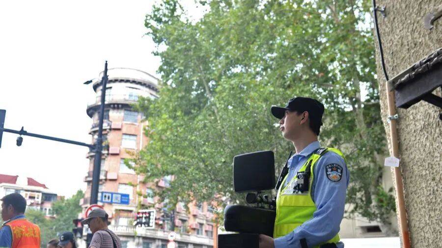 皇冠体育App下载_突然群发皇冠体育App下载!大批上海市民收到警方短信!全市爆火网红已被锁定...有爸爸因孩子违规被罚款