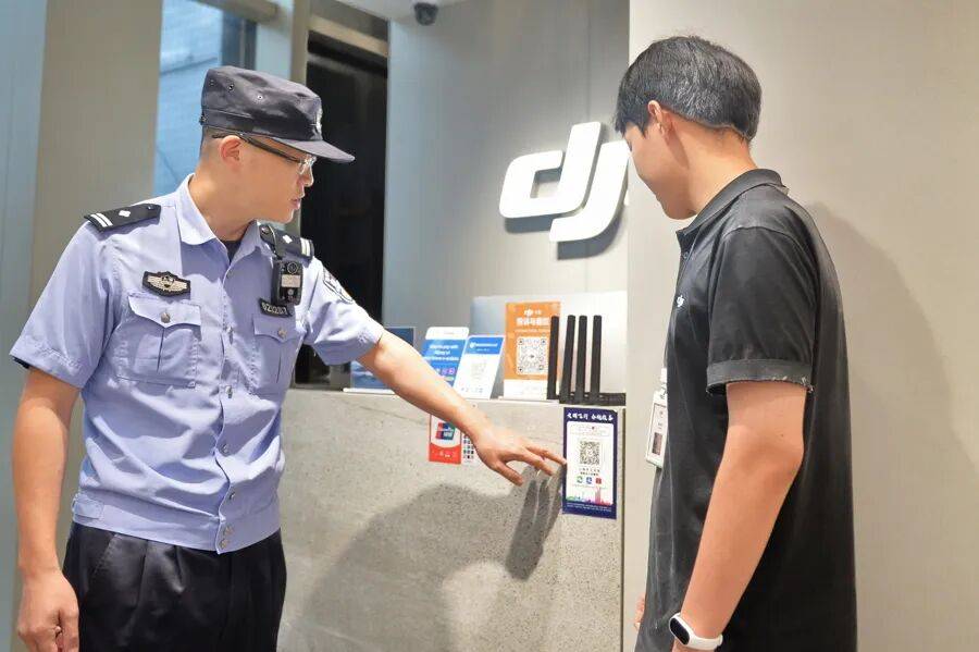 皇冠体育App下载_突然群发皇冠体育App下载!大批上海市民收到警方短信!全市爆火网红已被锁定...有爸爸因孩子违规被罚款