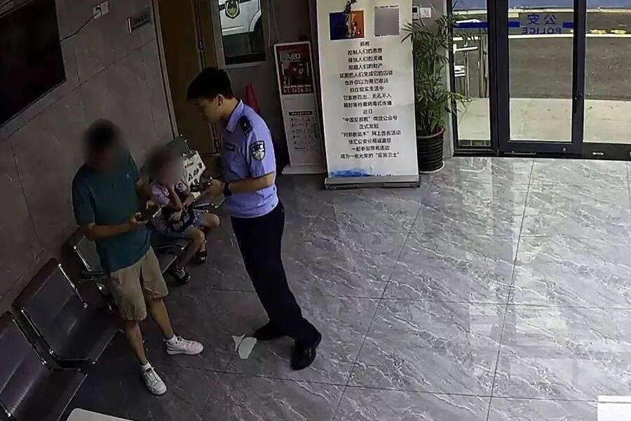 皇冠体育App下载_突然群发皇冠体育App下载!大批上海市民收到警方短信!全市爆火网红已被锁定...有爸爸因孩子违规被罚款