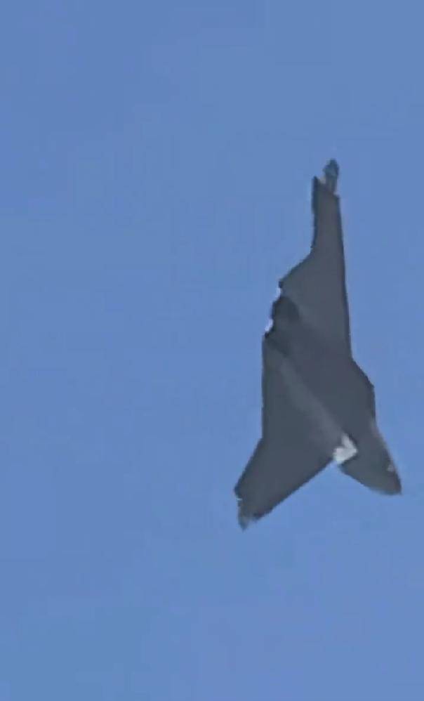 世界杯信用网如何注册
_无空速管世界杯信用网如何注册
,疑似第二架歼-50:美国精神胜利法,新六代机东亚决战