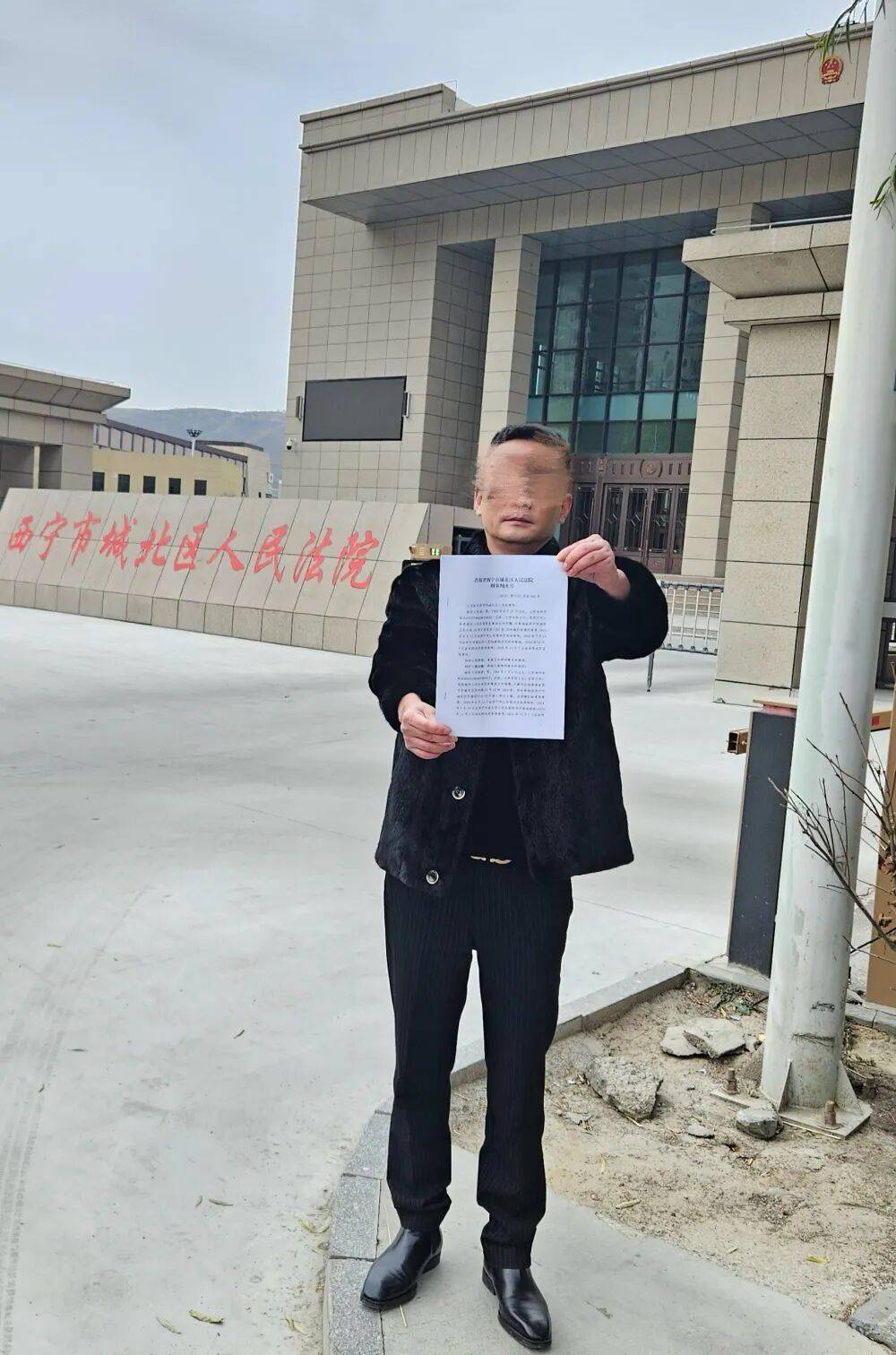 皇冠信用开号
_母亲派出所里遭民警责骂皇冠信用开号
，男子插话后被拖进女厕群殴！涉案警员公开受审