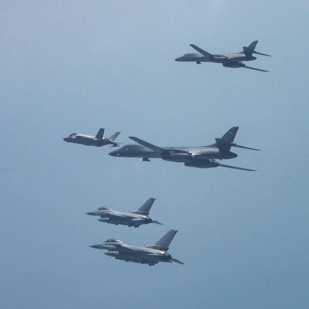 皇冠信用網登2
_美轰炸机来了皇冠信用網登2
,不许中国改变现状?遇上歼16,将重现猎火鸡名场面