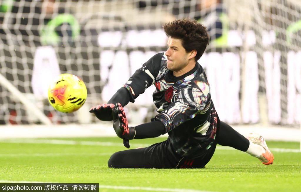 克罗地亚vs黑山直播_16脚狂轰难破铁壁！21岁废柴1球封神克罗地亚vs黑山直播，曼联绝境逆袭藏玄机