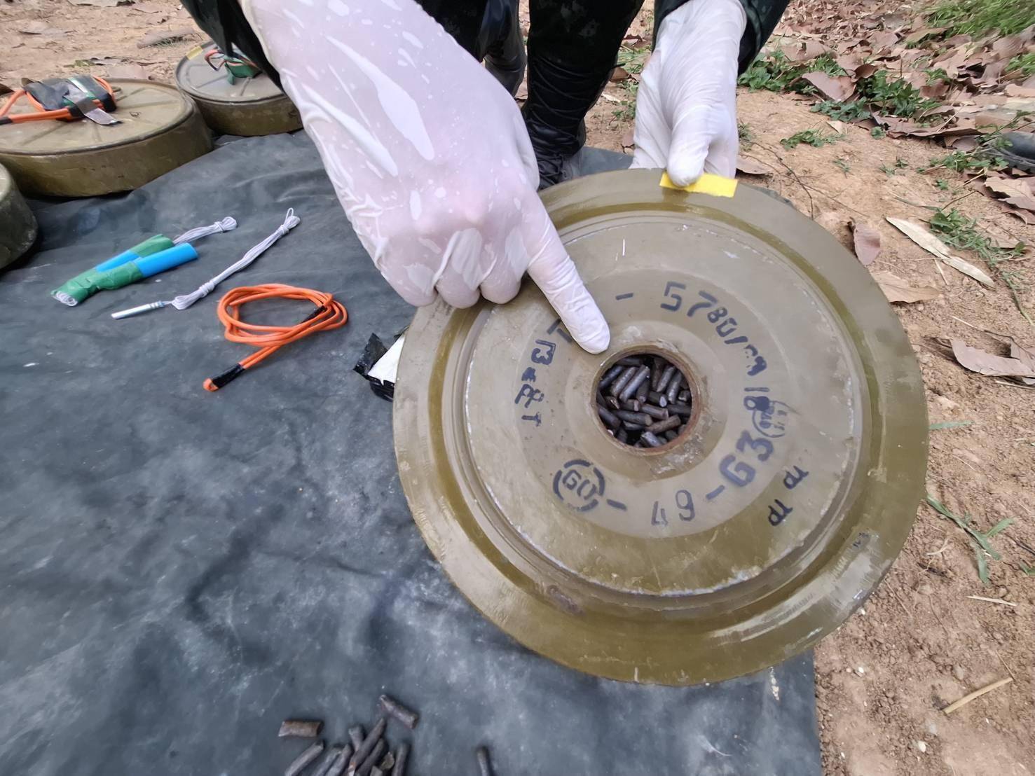 德岛漩涡vs秋田蓝色闪电_不给洪森父子拼命德岛漩涡vs秋田蓝色闪电，柬军跑了：泰国缴获中械摆一地，越南武器参战