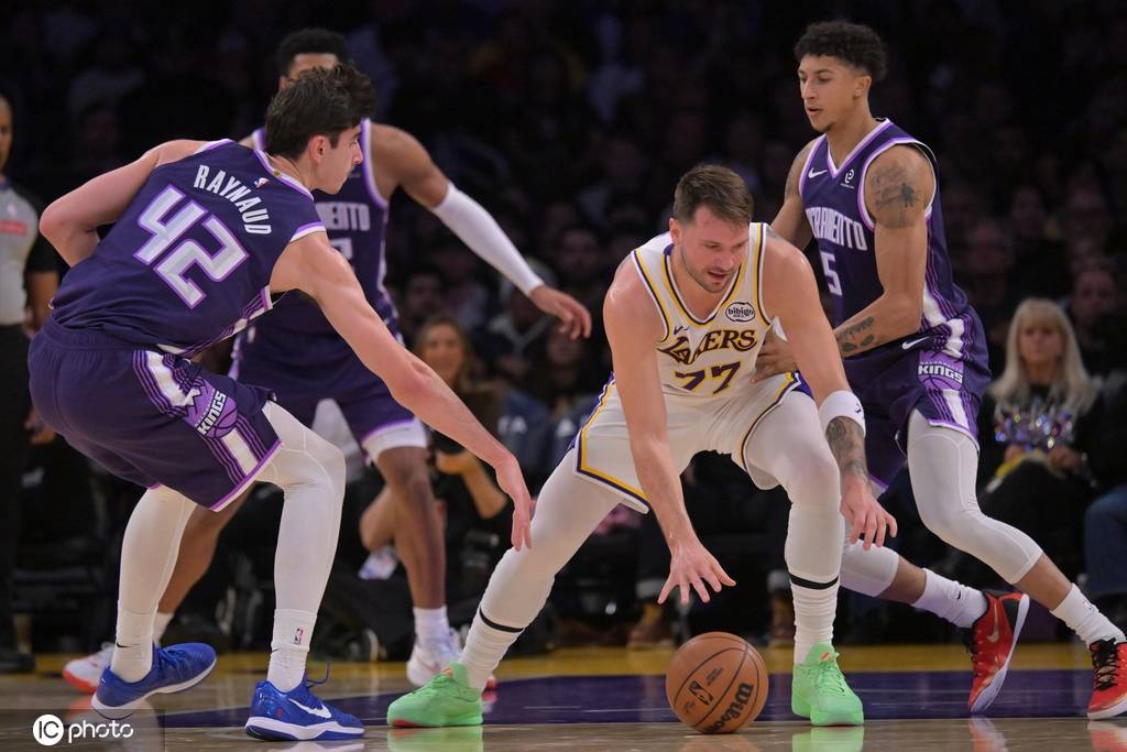 意大利(女) vs德国(女)
_詹姆斯24+5东契奇34+5+7 湖人大胜国王结束三连败