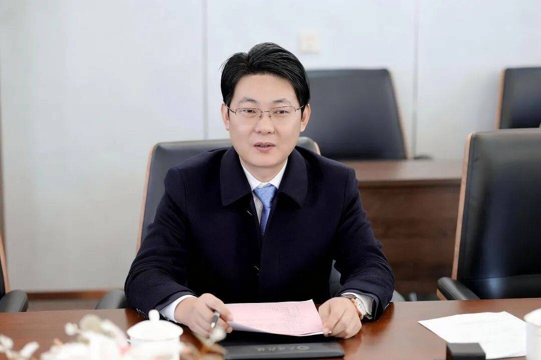 加尔斯vs赫根_江西九江市修水县委副书记、县长刘婕带队赴武汉天源集团考察交流