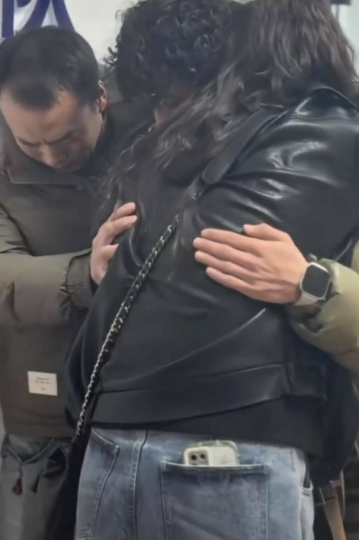 特温特vsPSV埃因霍温
_被拐17年的马仔昊认亲成功!母亲泣不成声拉住手“再也不放开了”特温特vsPSV埃因霍温
,杜小华:替他们开心,相信“小米奇”也一定能找到