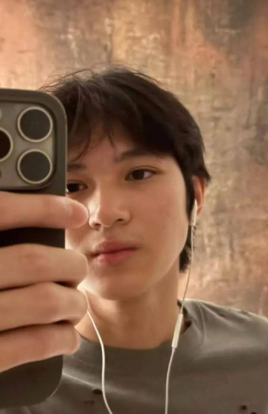 舒列夫 v 乌德勒支_张智霖、袁咏仪的儿子在《歌手2025》实习时给陈楚生做过“光替”舒列夫 v 乌德勒支，张智霖骄傲告诉陈楚生：儿子是学音乐的，乐器、创作、编曲都会，“比我厉害”