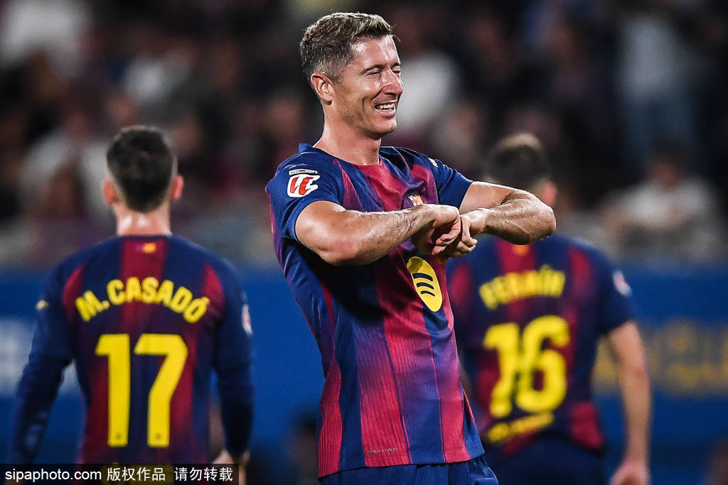 罗马尼亚甲组联赛_17岁新星首秀助巴萨登顶！弗里克慧眼识珠罗马尼亚甲组联赛，‘德罗’未来可期