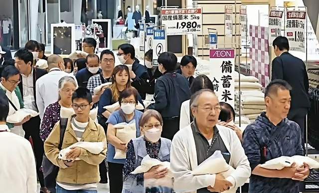 皇冠足球平台申请_难怪高市疯狂挑衅中俄韩皇冠足球平台申请，为掩盖更大危机，日本就要“自爆”了