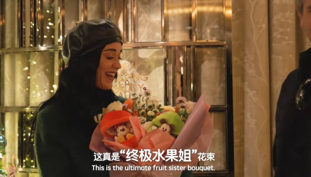 体育皇冠信用网_知名女歌手在上海迪士尼被偶遇体育皇冠信用网，见证求婚！“一时不知道谁更幸福”