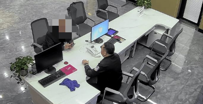 皇冠信用网开户_浙江男子花30万买金条送孙子皇冠信用网开户，所长、行长都上门了……