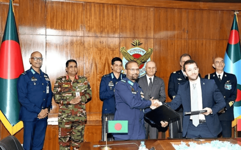 皇冠球盘app
_打算抛弃歼-10CE了?空军元帅“冲动消费”皇冠球盘app
,孟加拉闪签欧洲台风