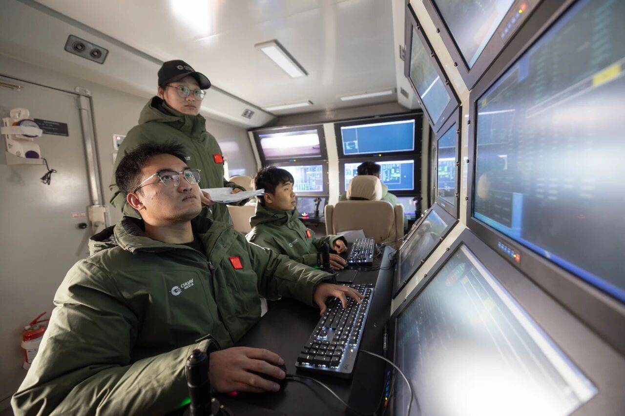 皇冠信用網出租足球
_重大突破皇冠信用網出租足球
!彩虹-7高空高速隐身无人机成功首飞