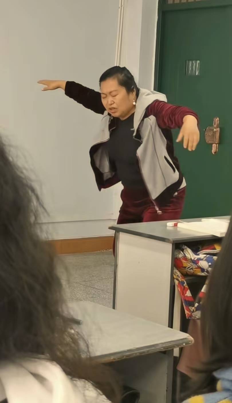 nba季后
_四川一高校老师自创“心舞疗法”因动作怪异引争议nba季后
,当事人:有上万名会员,在搜集数据