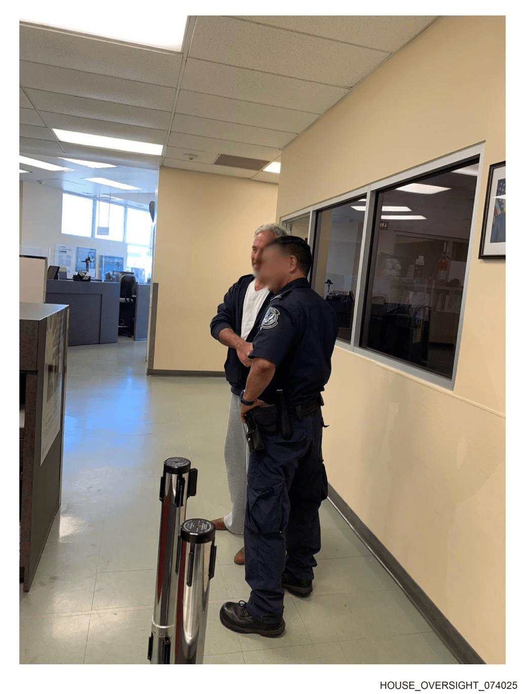 皇冠信用盘代理如何注册
_爱泼斯坦案“最后时刻”皇冠信用盘代理如何注册
,民主党再披露68张照片:女性腿上写满争议小说文字