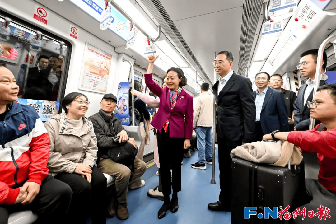 皇冠信用网如何申请_福建省委副书记、福州市委书记郭宁宁皇冠信用网如何申请,市长吴贤德暗访,乘地铁与游客交流