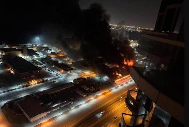 怎么申请皇冠信用网_特朗普天塌了怎么申请皇冠信用网，伊朗导弹直接炸毁了3艘油轮，还轰塌美国大使馆