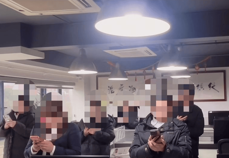 皇冠信用盘平台出租_8:30上班皇冠信用盘平台出租，8点要到岗晨读？四川一公司回应：创始人爱学习，晨读内容大多聚焦于管理和经营方面，律师：应支付加班费，以避免潜在法律风险