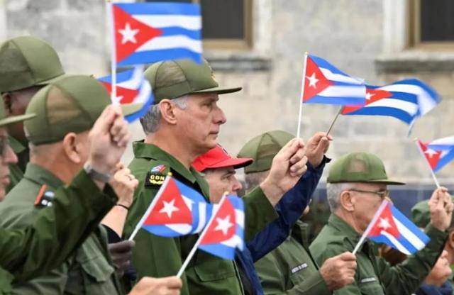 皇冠信用网登2代理_中国送粮俄罗斯送油皇冠信用网登2代理,大批记者登船,特朗普清楚:想啃下古巴不容易