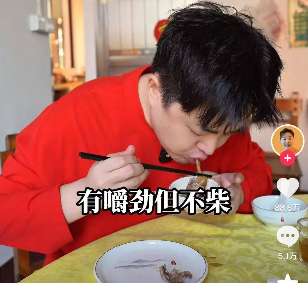 皇冠信用网足球代理_“我准备倒闭了!”广东爆火鸡煲店老板再发声:你们去隔壁吧皇冠信用网足球代理,我这是冰冻鸡,别来了;儿子:家里有养鸡场,最多还能撑一到两个月