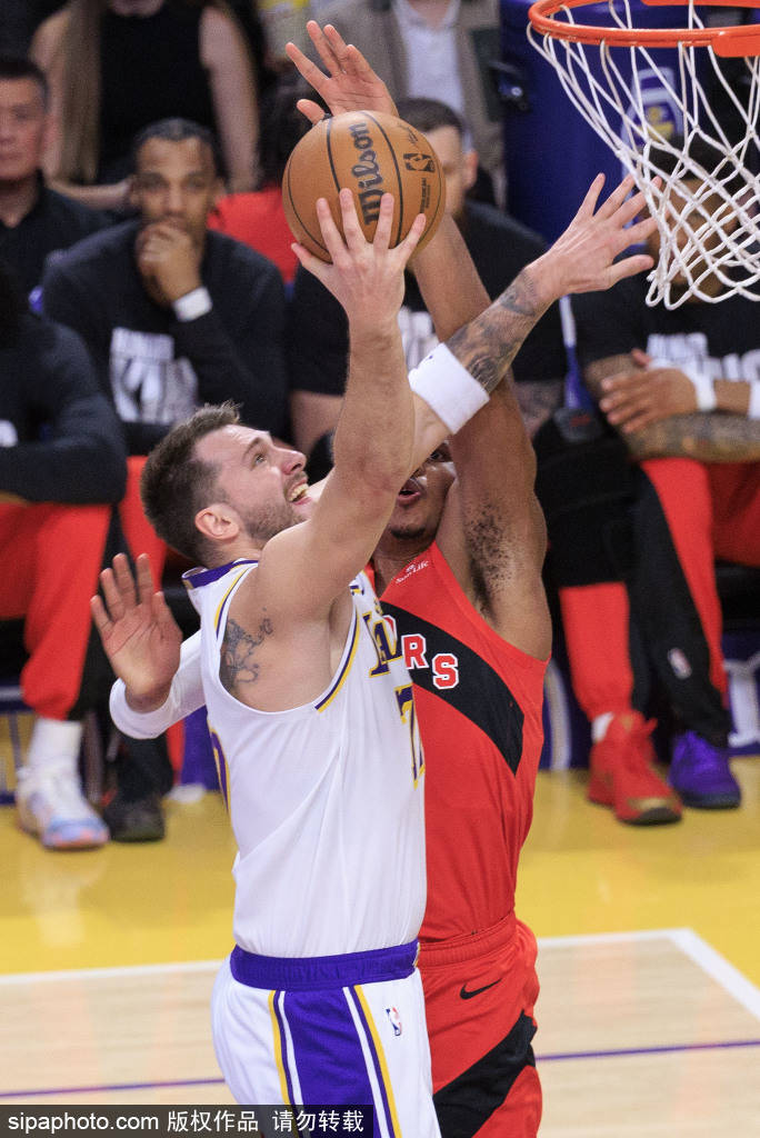 皇冠会员如何申请_晴天霹雳！湖人双核东契奇里夫斯同时倒下皇冠会员如何申请，季后赛前景蒙阴