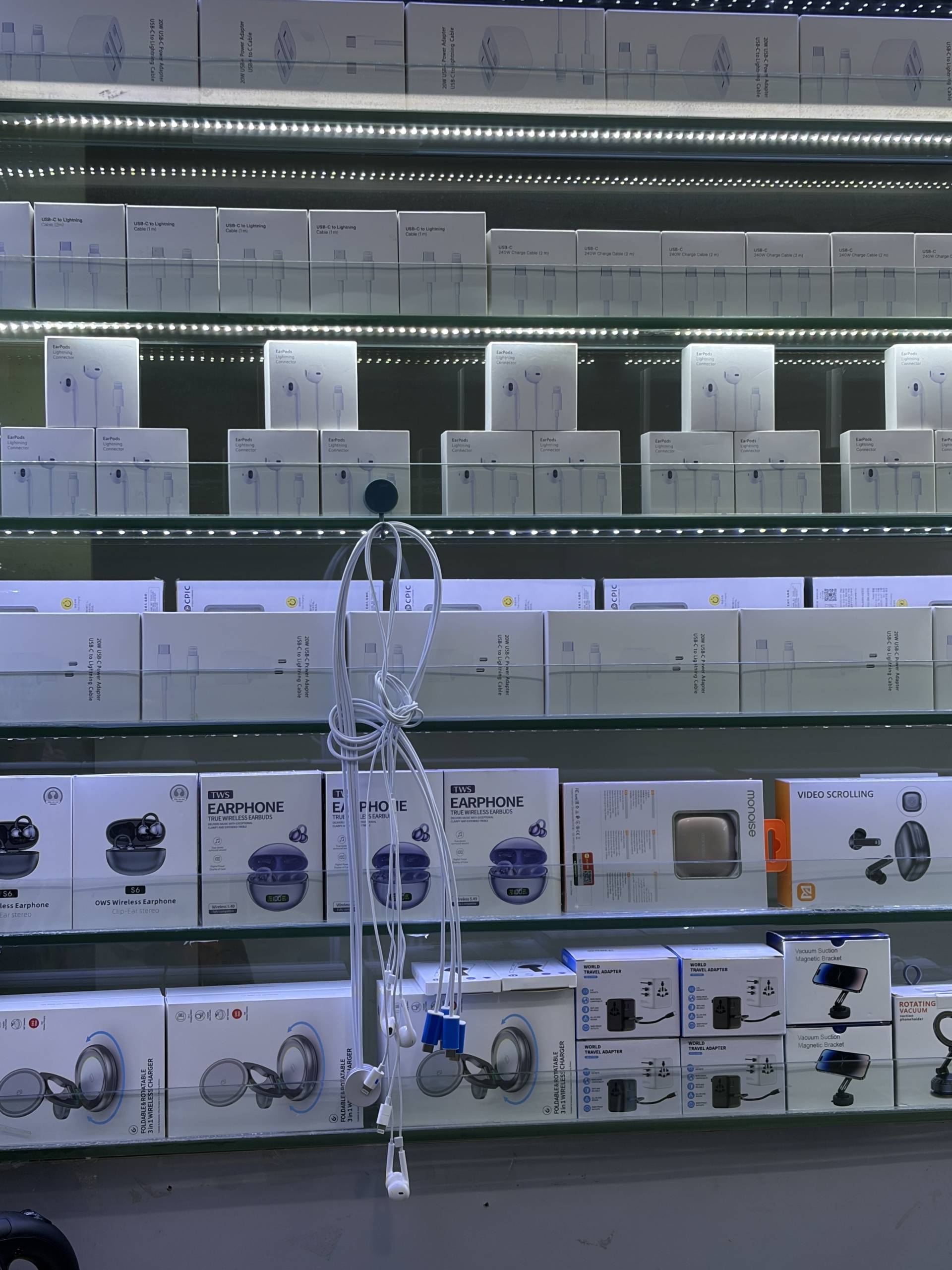 如何注册皇冠足球代理_被边缘化多年后如何注册皇冠足球代理，有线耳机突然“翻红” 每经实探深圳华强北：蓝牙耳机依旧是销售主力