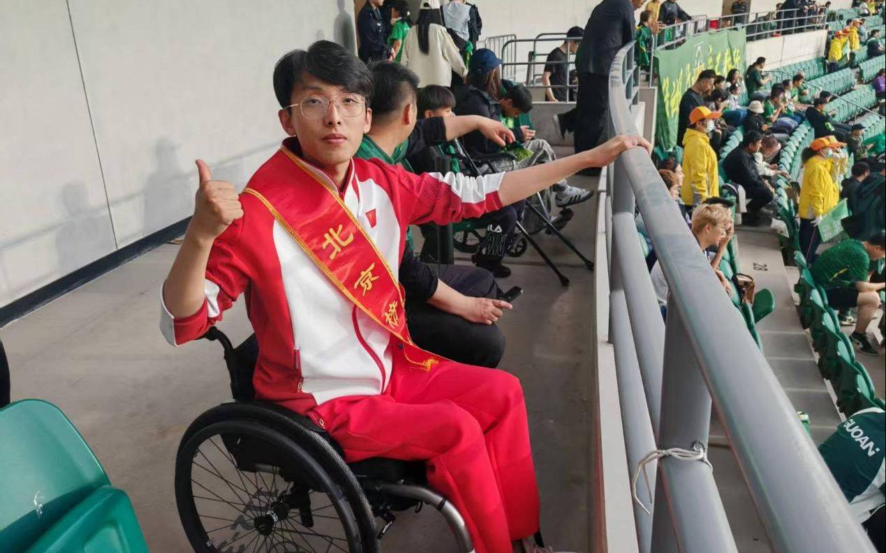 皇冠信用网平台开户_国安主场近6万球迷向北京榜样杨金桥致敬皇冠信用网平台开户，冬残奥冠军圆梦工体