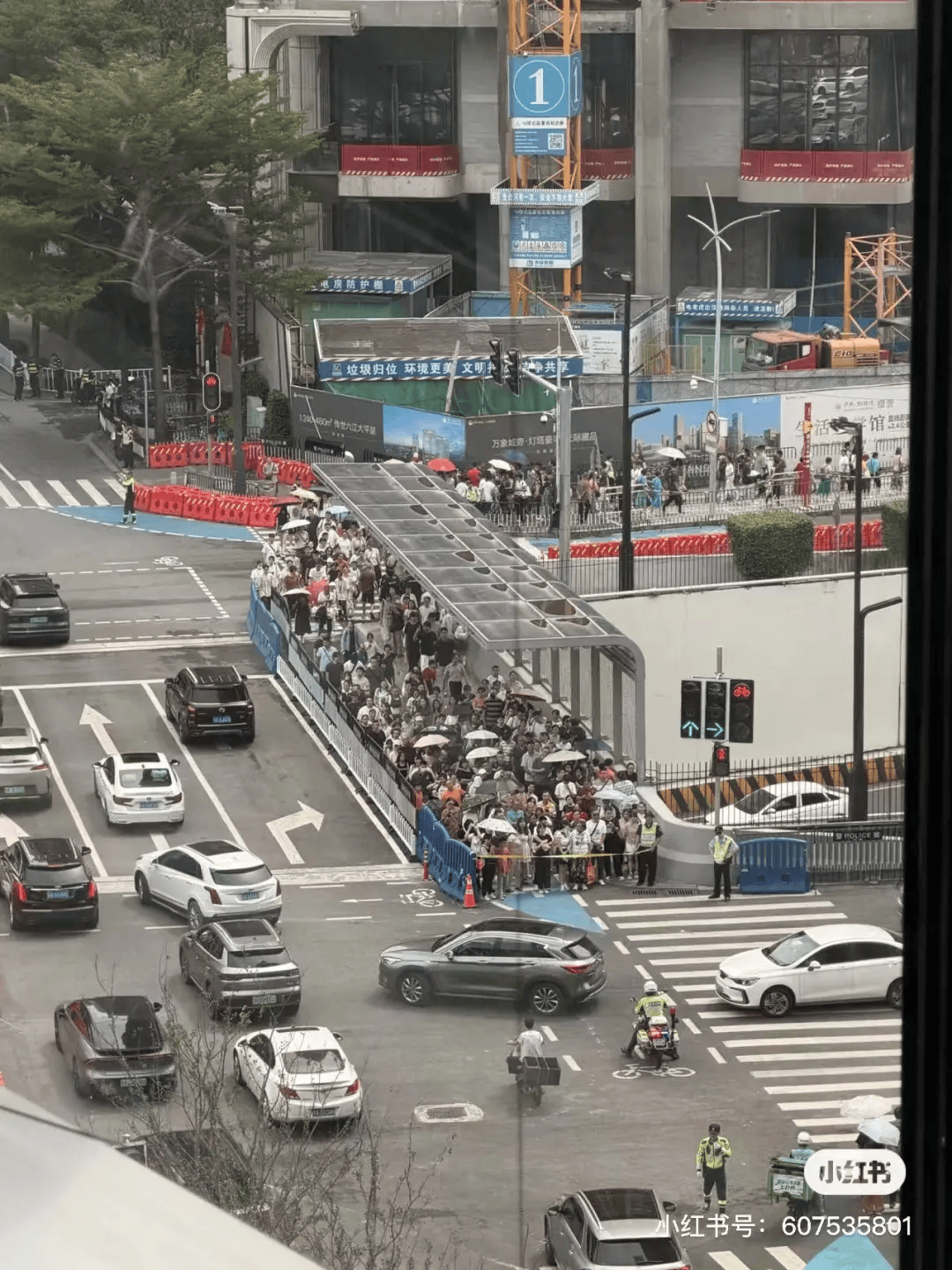 皇冠体育
_“感觉这两天全世界都来了”!广州白鹅潭万象城通知:出于公众安全考量皇冠体育
,取消10月1日至10月3日灯光秀活动,致以最诚挚歉意