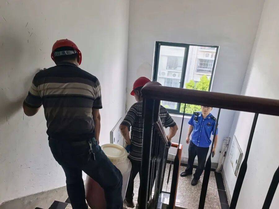 墨西哥超级联赛-特别投注_上海一女子沉迷自制酵素12年墨西哥超级联赛-特别投注，75公斤一桶堆满屋，邻居慌了：楼板扛得住吗？